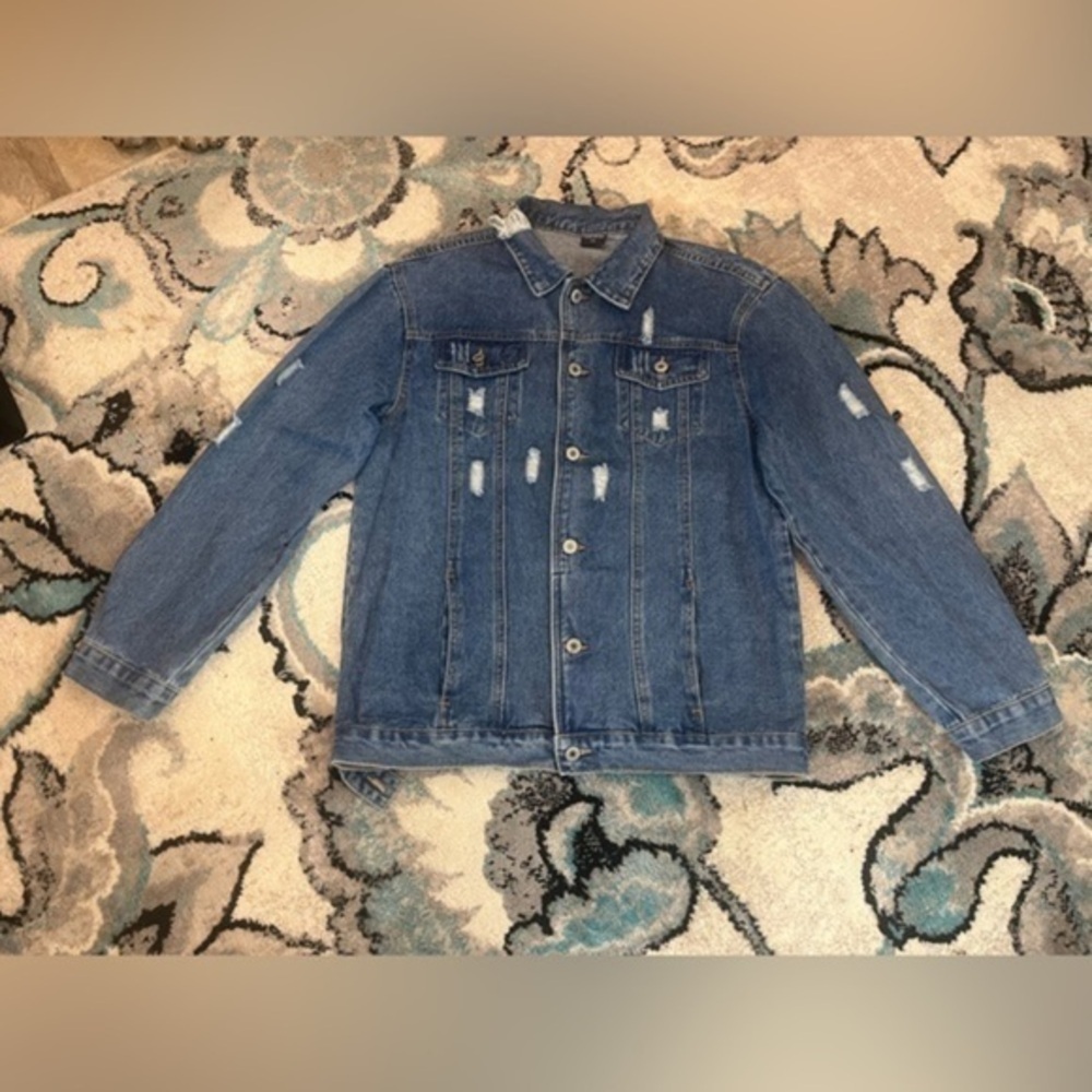 woman’s distressed Jean jacket Sz XL